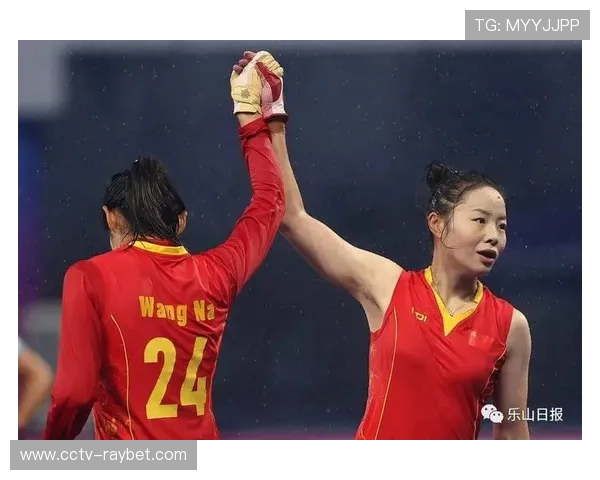 老将刘伟跪别拳台：25年汗水化作深情一吻