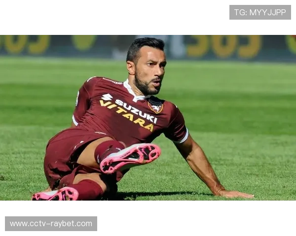 老将夸利亚雷拉训练场指导青年球员，传承经验