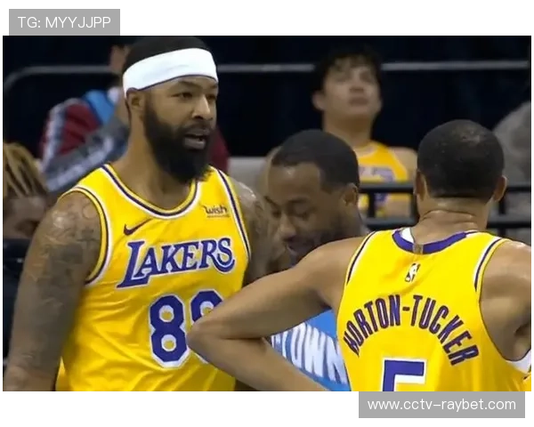 门德斯头球绝杀，巴黎替补席沸腾庆祝